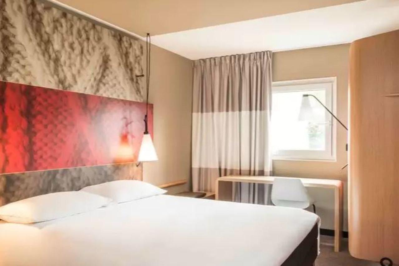 Ibis Paris Porte De Clichy Centre Eksteriør billede
