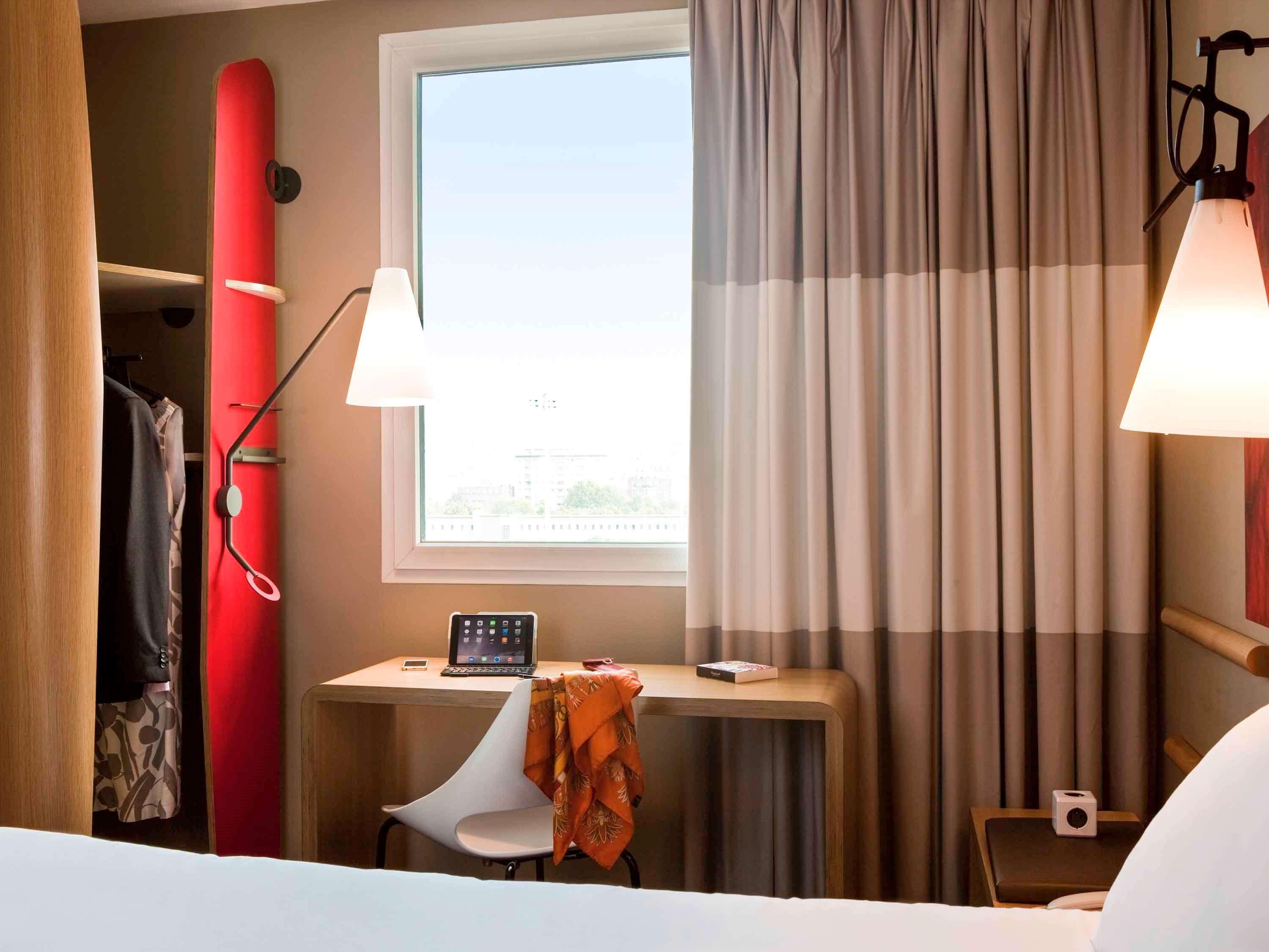 Ibis Paris Porte De Clichy Centre Eksteriør billede