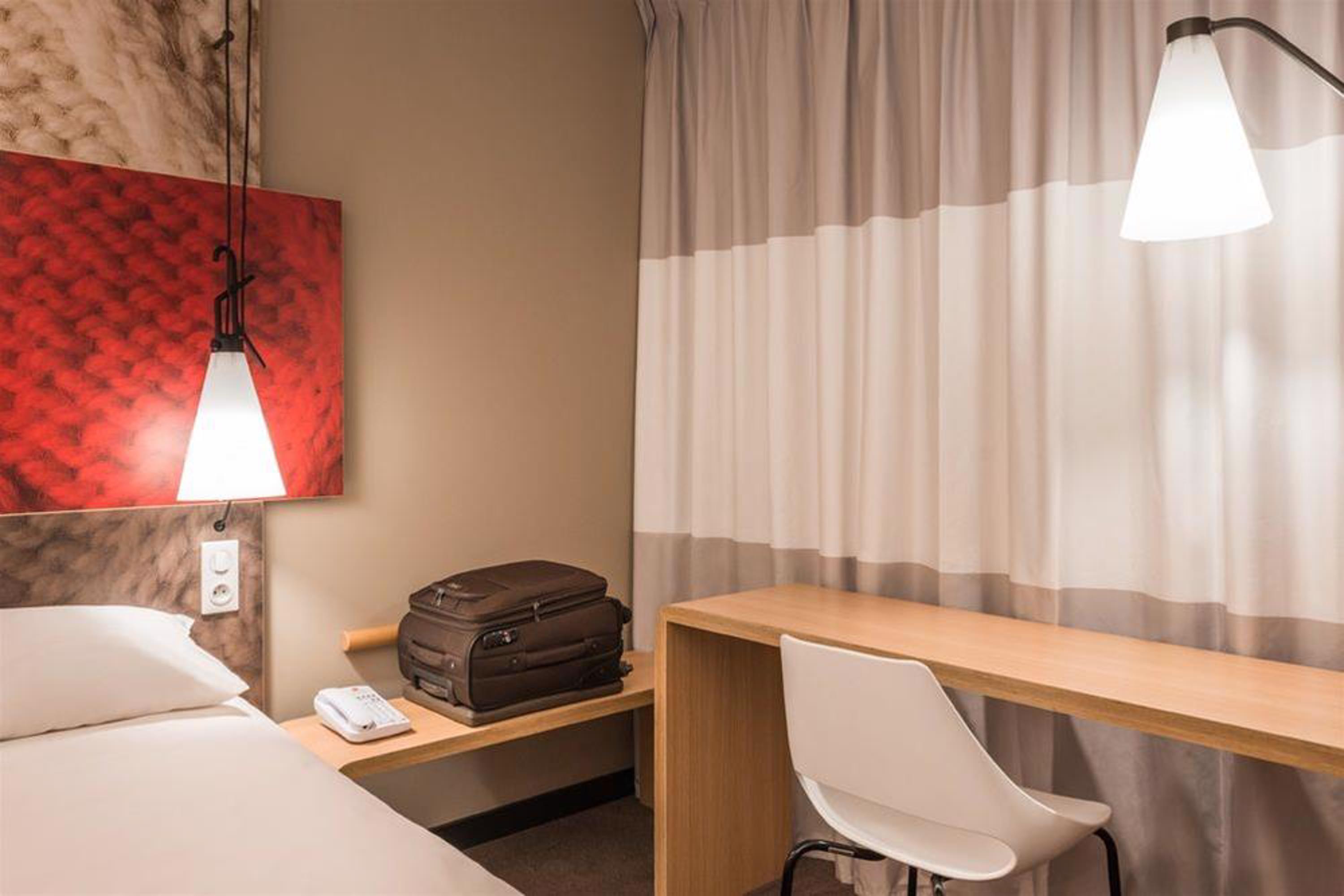 Ibis Paris Porte De Clichy Centre Eksteriør billede
